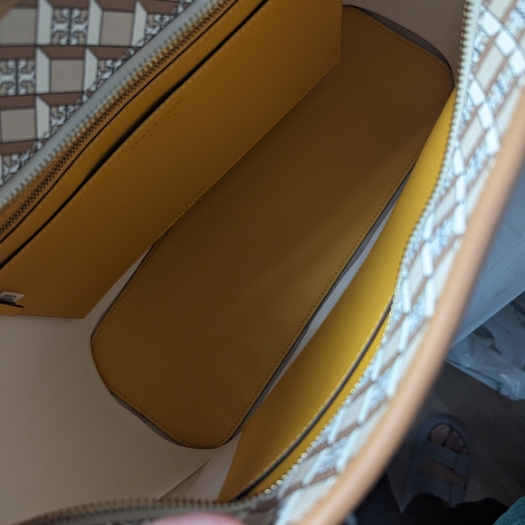 NWT Tory Burch Geo Logo Color-Block Top Zip Allover Large Tote in Hazelnut - Picture 4 of 5